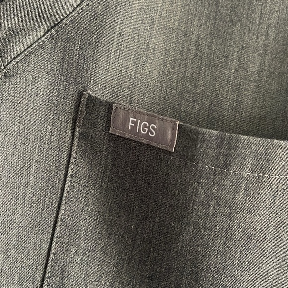 Figs Catarina One Pocket Scrub Top in Graphite Gray - Picture 5 of 5